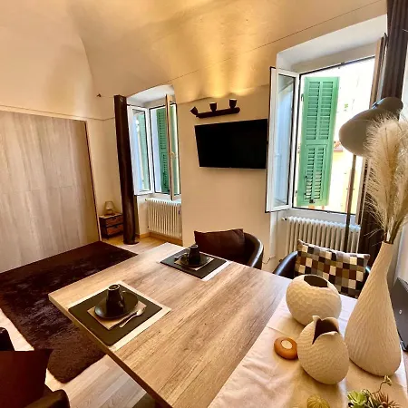 Apartment Vialunga In The Old Town