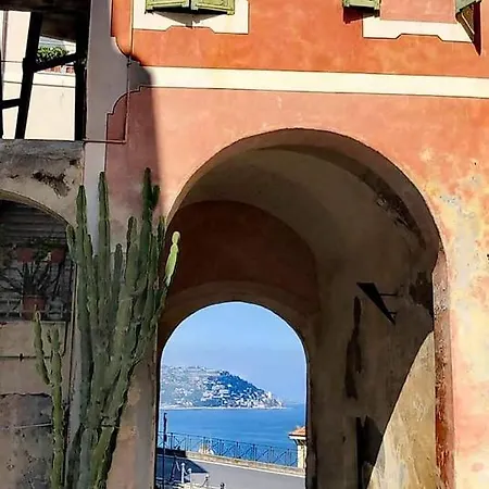 Vialunga In The Old Town * Bordighera