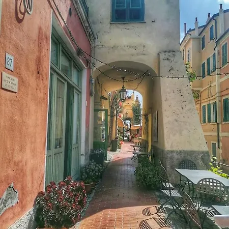 Vialunga In The Old Town * Bordighera